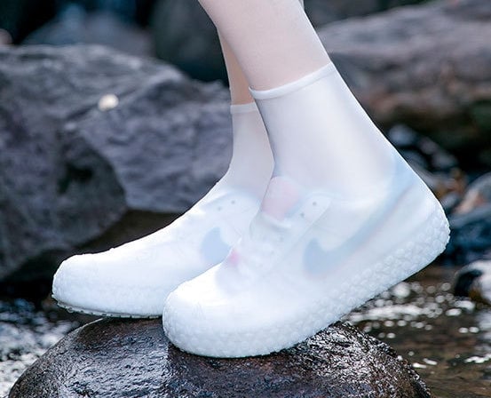 Stop Soaked Sneakers! Heavy-Duty Rain Shoe Covers – Anti-Slip & Fold Into Your Bag 🌧️