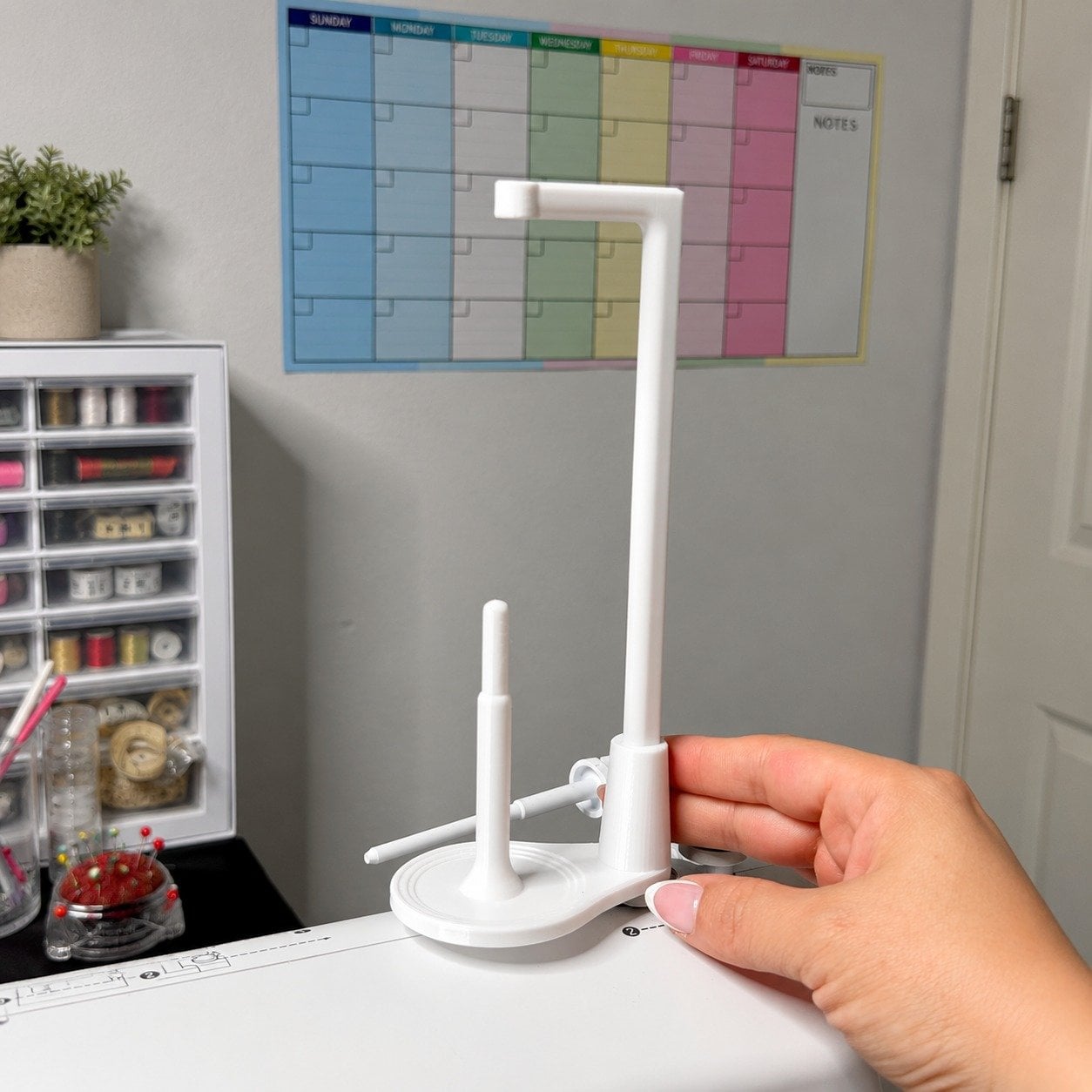 🔥LAST DAY 59% OFF - 🧵Large Capacity Thread Spool Stand🪡(Compatible With Most Sewing Machines In US Markets)